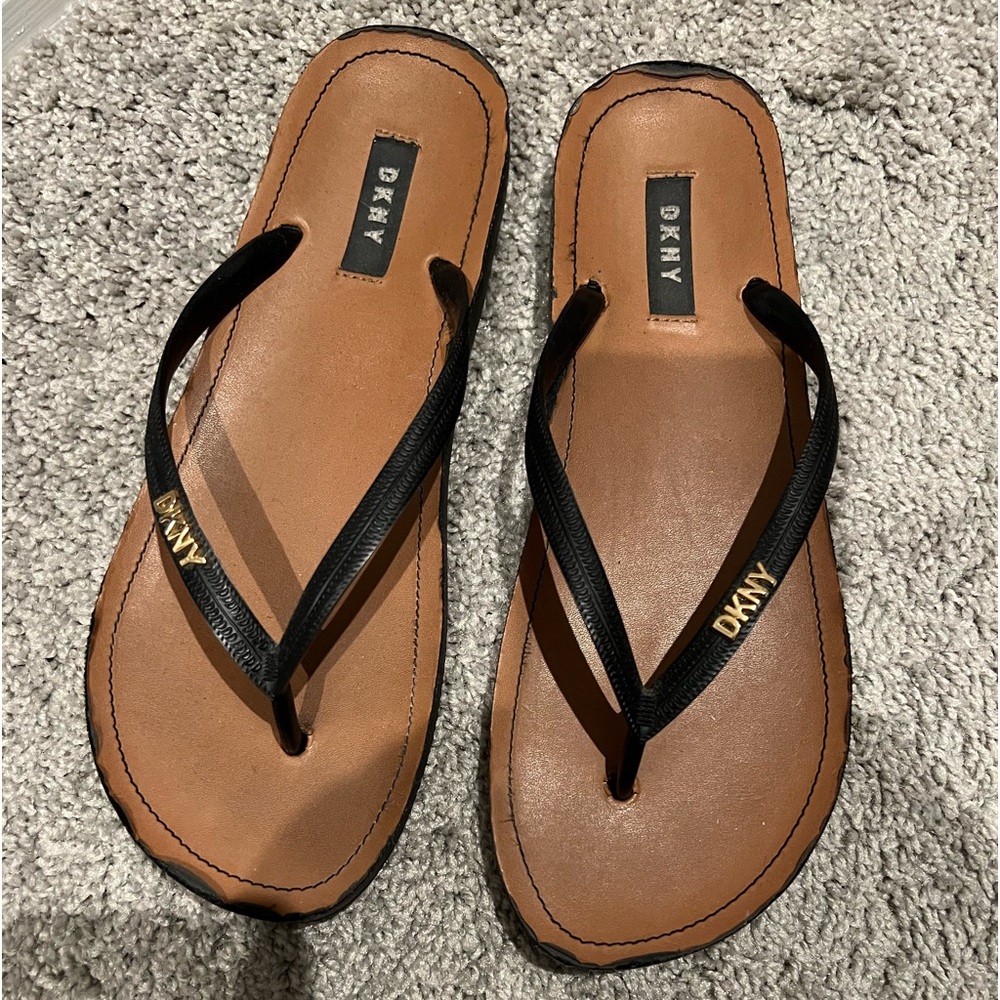 DKNY w9 flip flop sandals.
